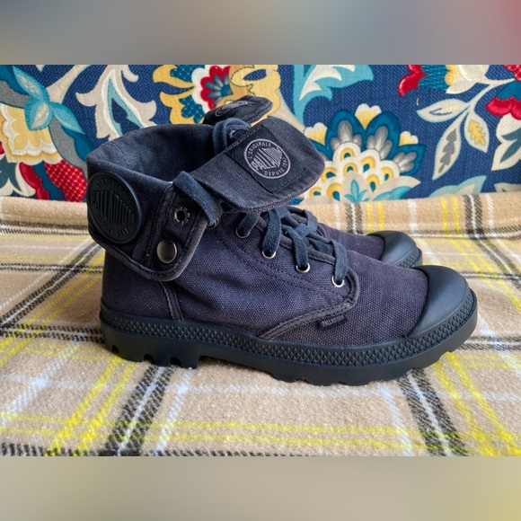 Palladium Original Classic Faded Black Fold Over Lace Up Boots - Picture 1 of 8